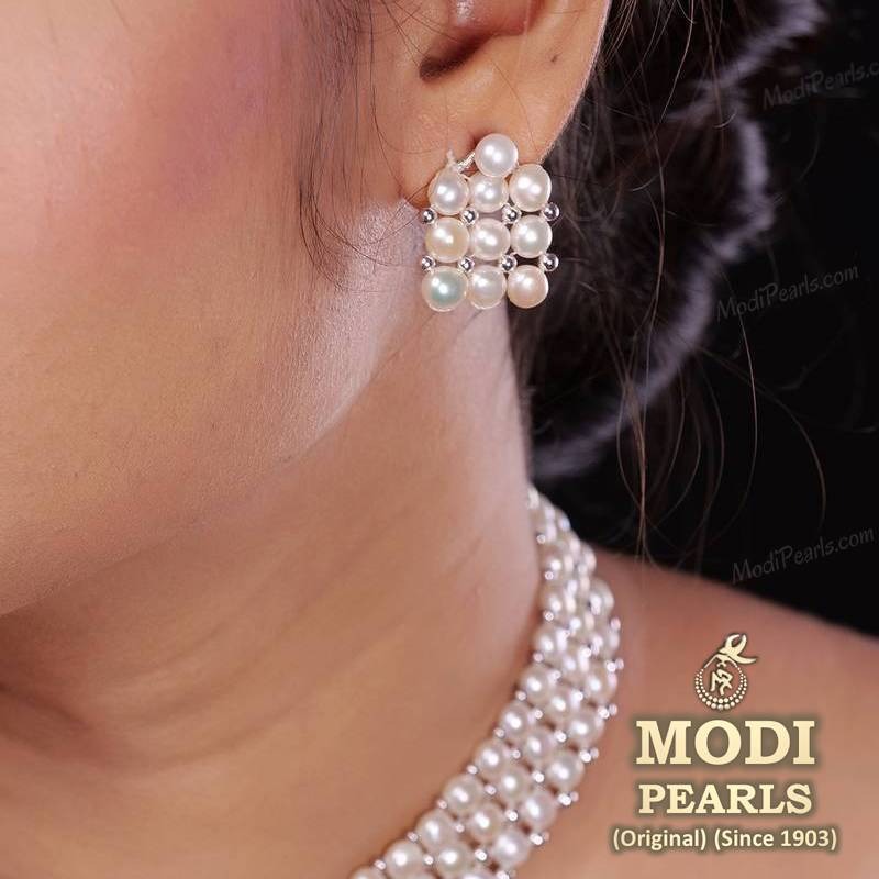 Gracious Button Pearl Necklace Set
